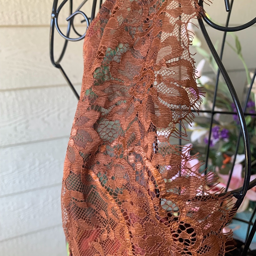 PrettyLittleThing Rust Lace and chiffon halter top - Picture 3 of 9